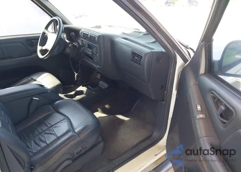 1996 Chevrolet Blazer from USA, damaged, VIN 1GNDT13W2T2305420